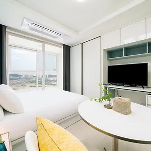 Apartment Urbanstay Songdo Moonlight Park, Incheon